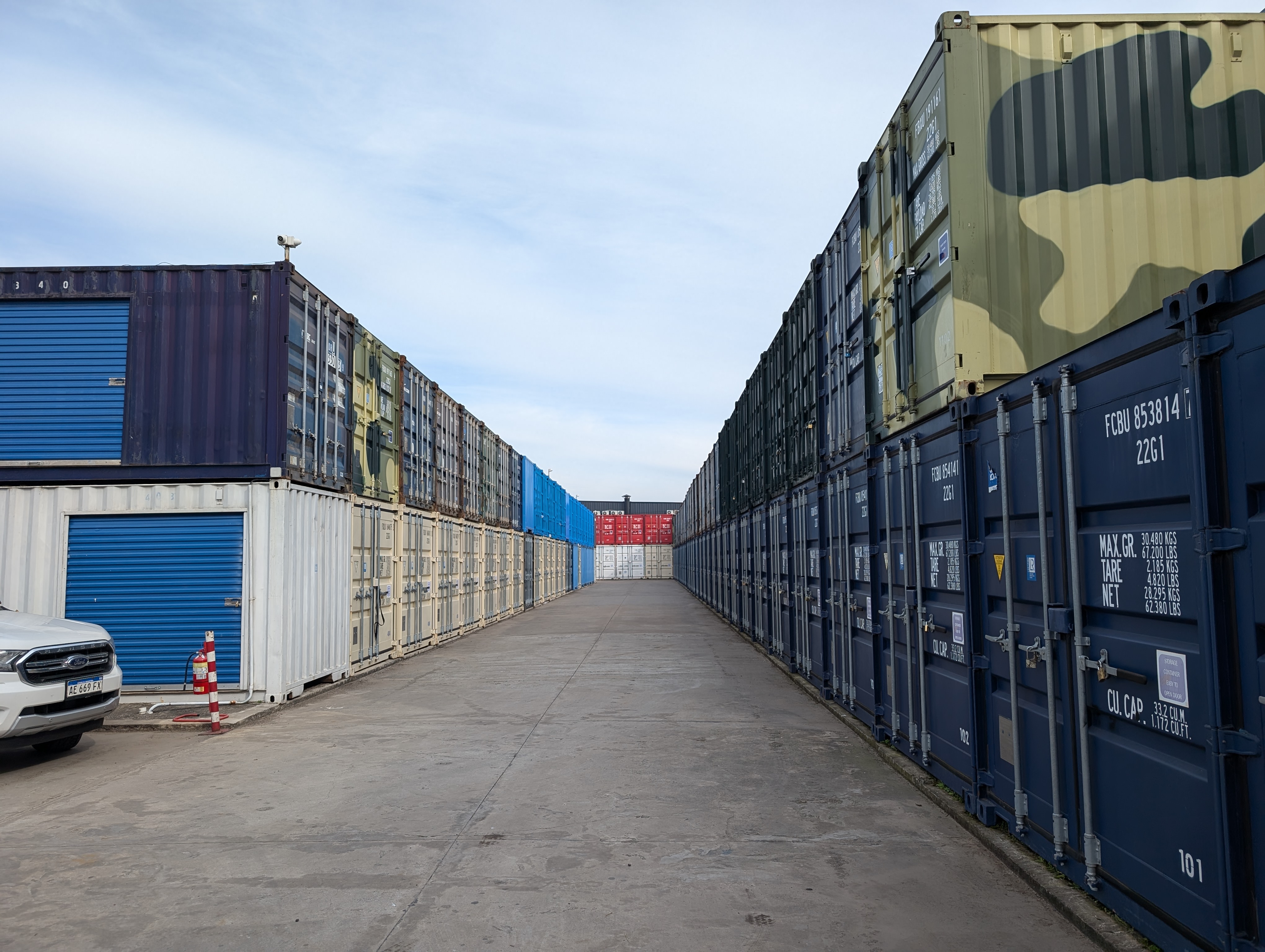 Interior de container amplio en alquiler en Canning - BlueBox Storage