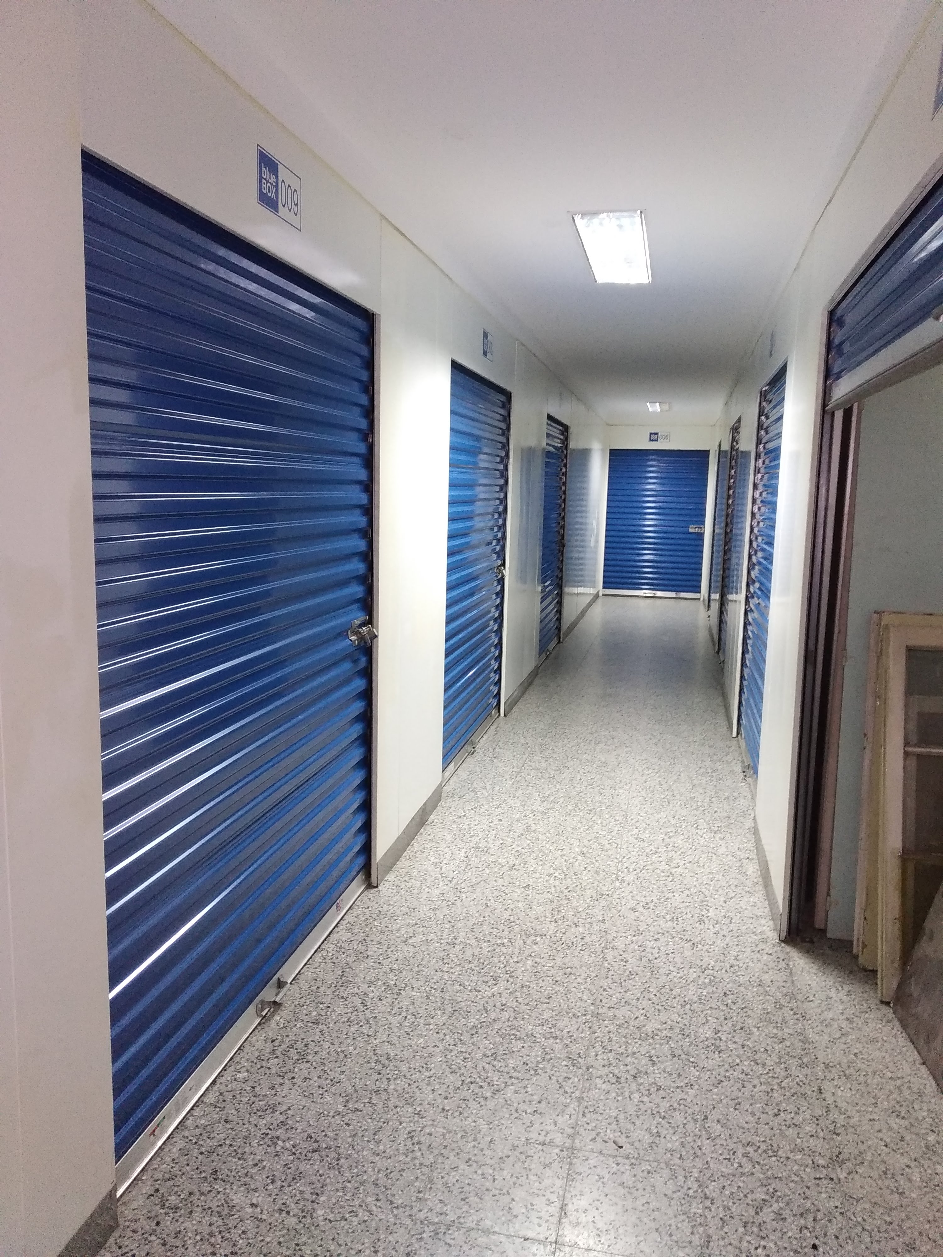 Interior de boxes en alquiler en Villa Martelli - BlueBox Storage